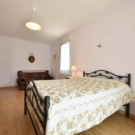 Tasteful In With Garden, Cleaning Included Holiday home *