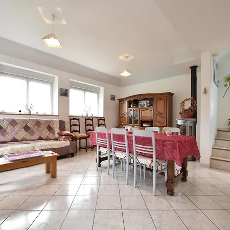 Tasteful In With Garden, Cleaning Included Holiday home